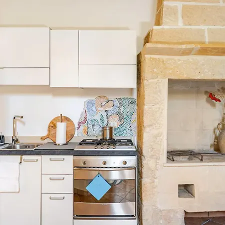 Corte Dei Memoli Di Margiotta Giuseppina Bed and Breakfast Λέτσε