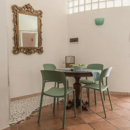 Corte Dei Memoli Di Margiotta Giuseppina Bed and Breakfast Λέτσε