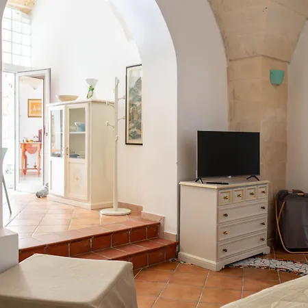 Bed and Breakfast Corte Dei Memoli Di Margiotta Giuseppina Λέτσε