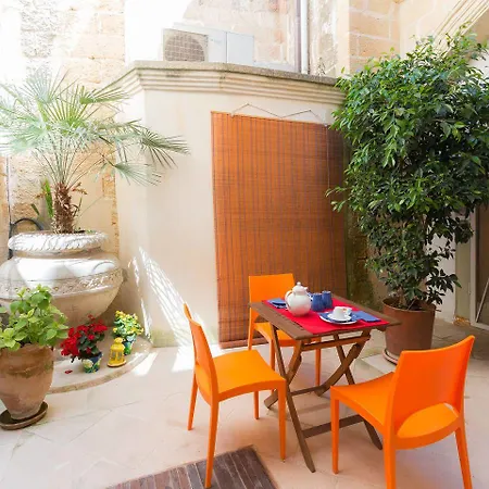 Corte Dei Memoli Di Margiotta Giuseppina Bed and Breakfast Λέτσε