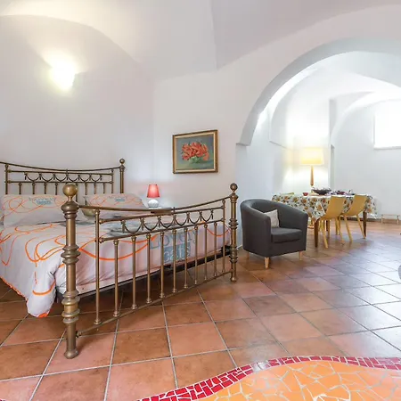 Corte Dei Memoli Di Margiotta Giuseppina Bed and Breakfast