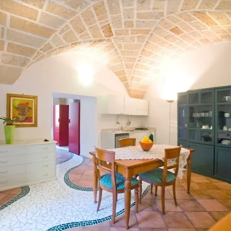 Corte Dei Memoli Di Margiotta Giuseppina Bed and Breakfast Λέτσε