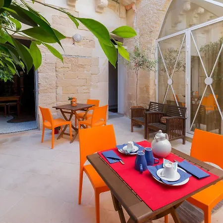 Corte Dei Memoli Di Margiotta Giuseppina Couette-café Lecce