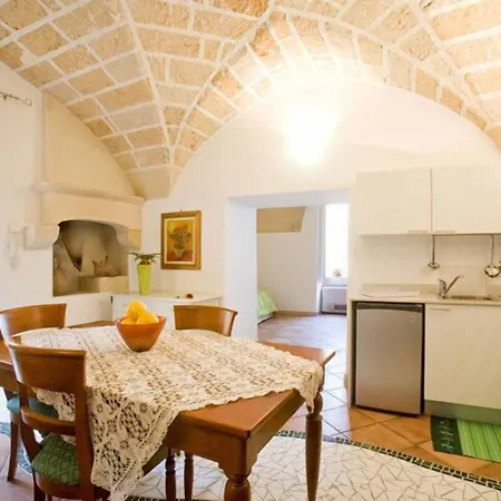 Corte Dei Memoli Di Margiotta Giuseppina Couette-café Lecce