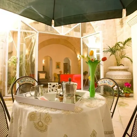 Corte Dei Memoli Di Margiotta Giuseppina Couette-café Lecce